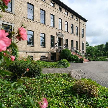 Gutshaus Redewisch Hotel & Restaurant Boltenhagen  Exterior photo