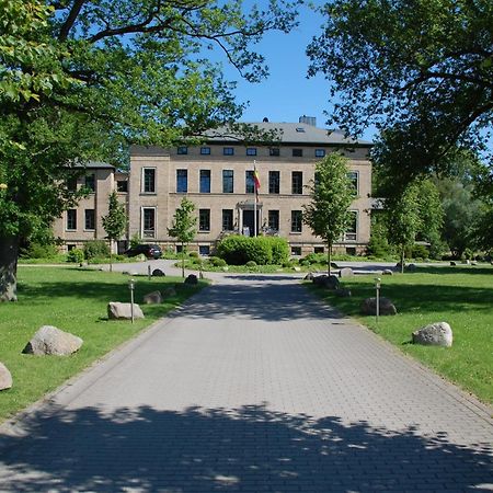 Gutshaus Redewisch Hotel & Restaurant Boltenhagen  Exterior photo