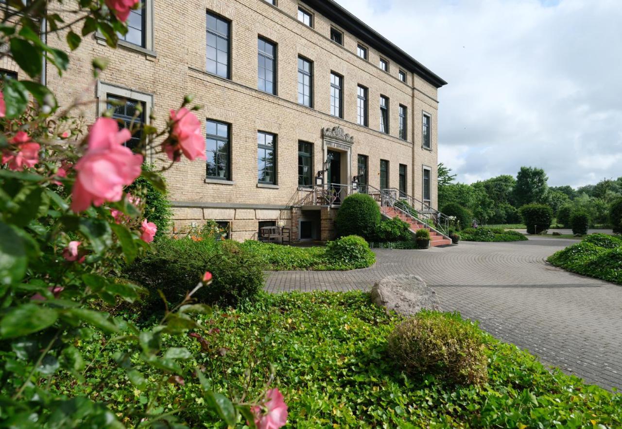 Gutshaus Redewisch Hotel & Restaurant Boltenhagen  Exterior photo