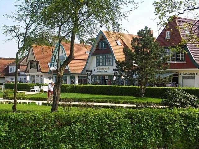 Gutshaus Redewisch Hotel & Restaurant Boltenhagen  Exterior photo