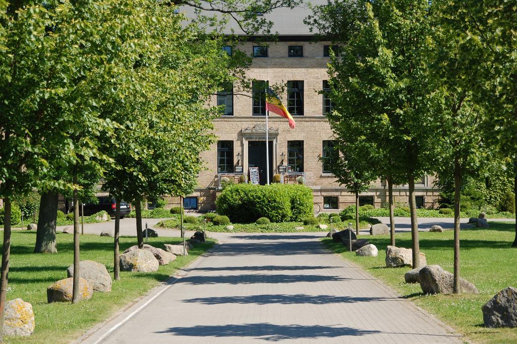 Gutshaus Redewisch Hotel & Restaurant Boltenhagen  Exterior photo